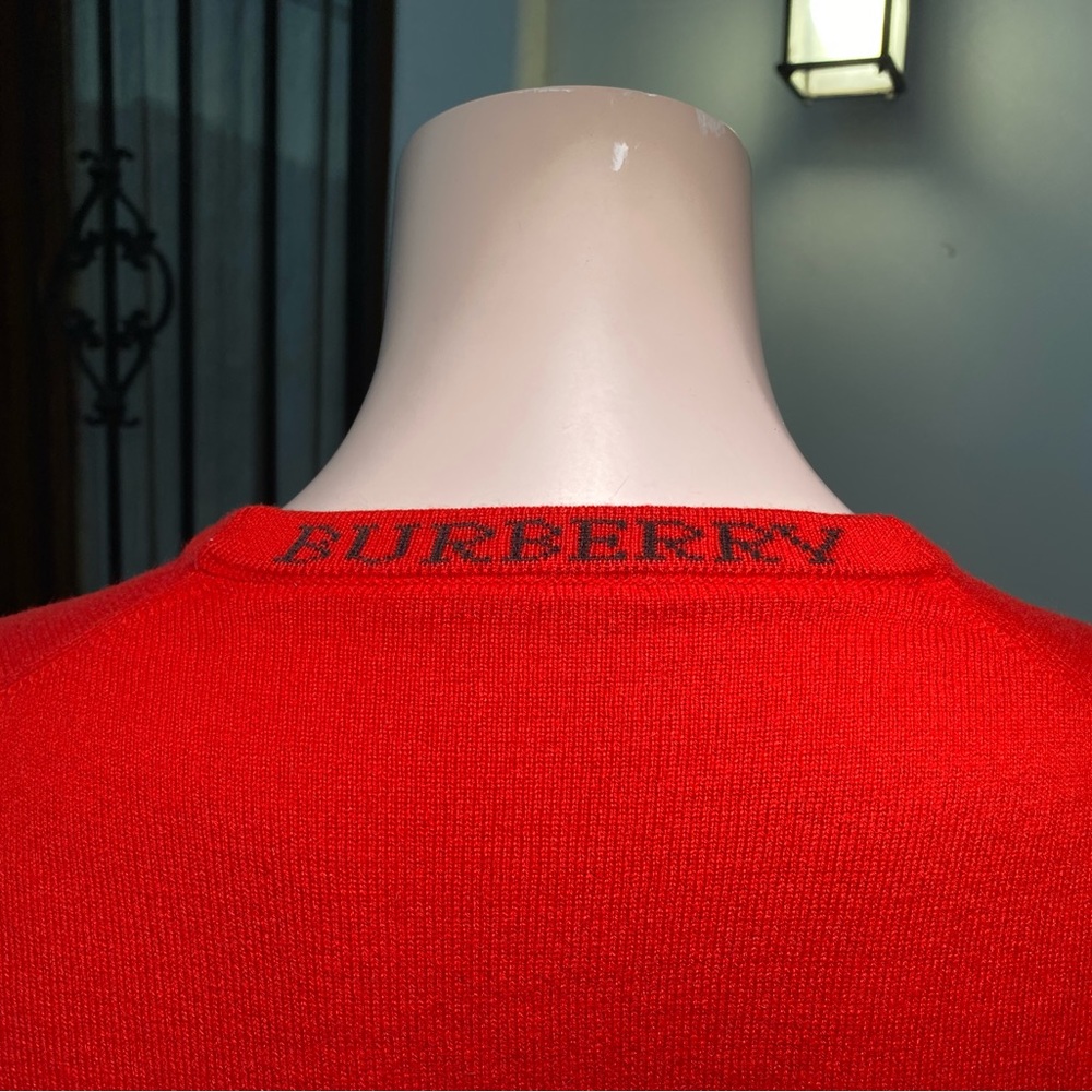 Two way Burberry red and brown small sweater